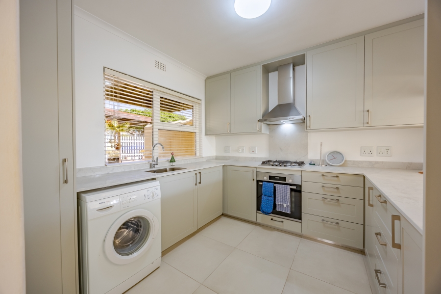 2 Bedroom Property for Sale in Lakeside Western Cape